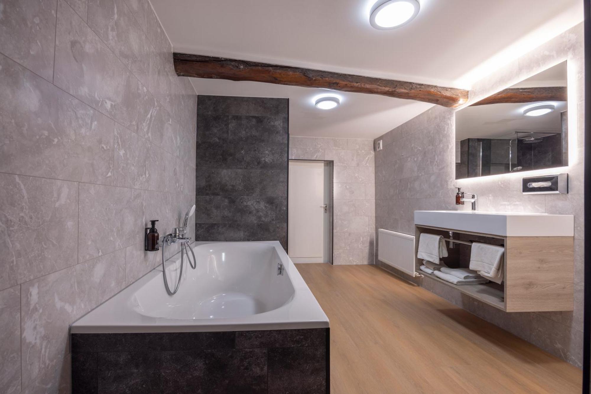 Fletcher Hotel Restaurant De Burghoeve Valkenburg aan de Geul Екстериор снимка